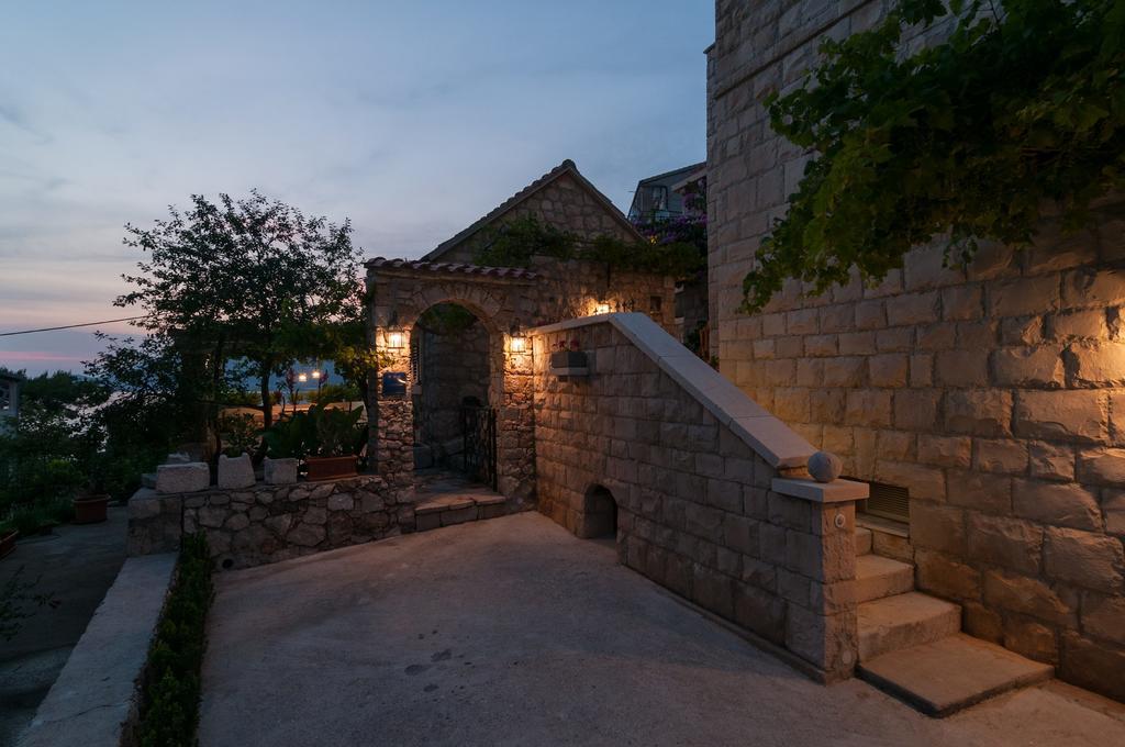 Apartments Larsen Omiš Exterior foto